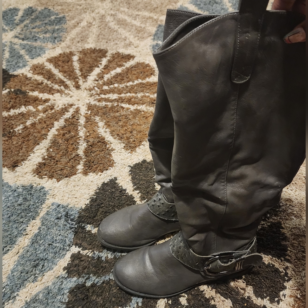 Grey Boots - Picture 3 of 5